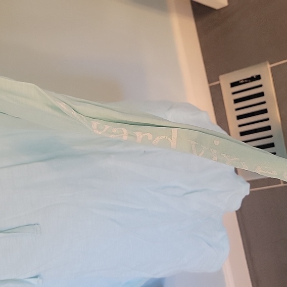 Vineyard Vines Hooded T Shirt - Picture 4 of 4